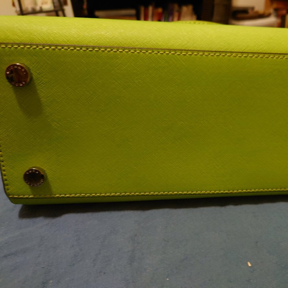 Michael Kors Large Selma Pear Green Purse - Picture 8 of 12